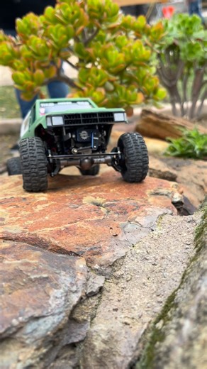 Justin Hernandez on Instagram: "Shredding lines with the Sr Scaler Surge C1 build. Bart has away of getting around the cool spots in the C1. Still some work to do go this build but it’s almost fully finished Body: @flubrc SR Scaler 1224 with topper Chassis: @burnt_bagel_rc serge c1 xl Servo: @nsdrc_scaleparts micro 100 Motor esc: @furitekusa micro Komodo Links: brass @smoothielinks Wheels: @robskiifab 1.0 wheels Inserts: @flubrc hd .50 slimeballs Tires: @prolineracing trenchers Axles: @tits_rc l