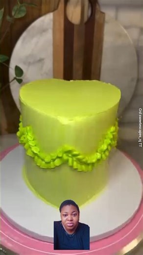 How To Make Buttercream Ruffles. Easy Hack! #smallbusiness #cakedecorating #shorts #bakerybusiness