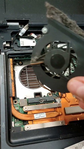 Why does my laptop keep shutting down? #compubit #hp #maintenance #laptop #vintage
