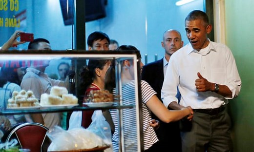 Barack Obama stops off at streetside restaurant in Vietnam for $6 dinner – video