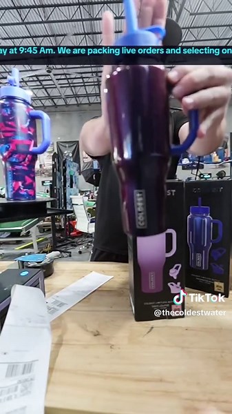 Leakproof Bottle Keeps Drinks Ice Cold for 50 Hours