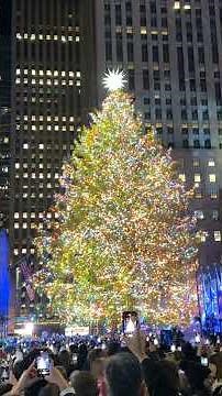 The 2022 Rockefeller Center Christmas tree lighting ‪@EricsNewYork‬