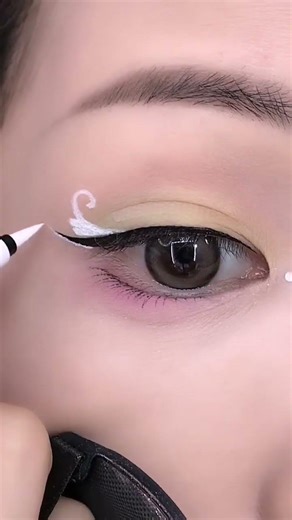 Easy Eyeliner Pencil Tutorial | Perfect Sharp & Natural Eye Look for Beginners ✨#shorts#makeuptutori