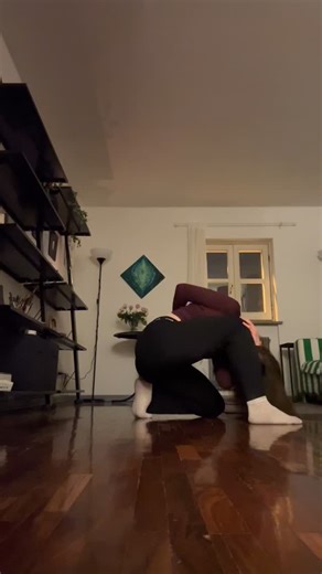 luna maria on Instagram: "la creatività esplode l’intuizione si fa più affilata e spaventosamente precisa la relazione con il tuo corpo migliora la relazione con la Vita migliora la tua realtà diventa più armoniosa, ricca e piena la tua capacità di sostenere, contenere, nutrire si espande (e si, ti senti una figa spaziale nel mentre) ne parlo in profondità nella mia ultima lettera Substack, il link è nella mia bio, oppure regalami una 🌹 nei commenti per riceverlo in direct ;)"