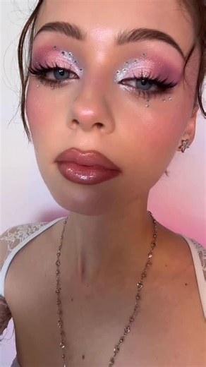 Fairy makeup ✨🧚💗 #hallowen #halloweenmakeupideas #halloweenmakeup #fairy #fairymakeup #glitter #glittermakeup #eyeliner #explore #makeup #reels #trending #explorepage #reelsofinstagram #aesthetic #makeupideas | S.ophiegracee