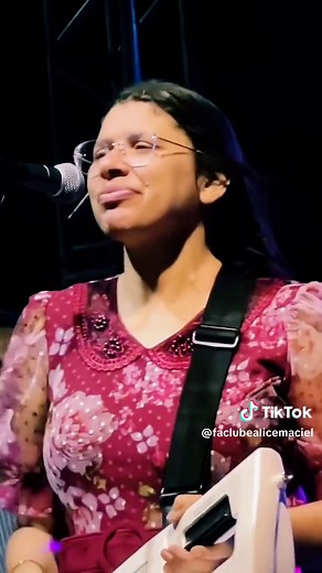 Levante a Cabeça e Comece a Louvar: Alice Maciel Gospel