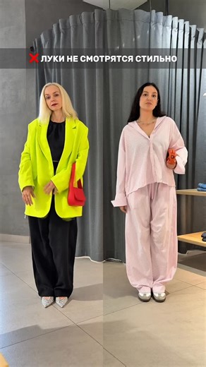 ЕЛЕНА МАЛЫГИНА | СТИЛИСТ | ТИПАЖИ ВНЕШНОСТИ on Instagram: "Представьте, что ваш домашний интерьер в стиле IKEA. А вы берете и покупаете красный диван «с золотыми вензелями». Стильно будет?)) ➡️ Проводя аналогию, Мы с вами ВСЕ имеем определенные линии лица/тела или ТИПАЖ ВНЕШНОСТИ, который подсказывает, ЧТО ИМЕННО будет стильно на Вас смотреться (какие аксессуары, стрижка, одежда) 🖤 Я брюнетка, Ирина блондинка и мы РАЗНЫХ ТИПАЖЕЙ. Мне идут высокие контрасты в цветовых сочетаниях, а в БЛЕДНОМ Я Т