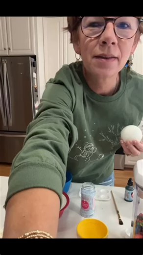 338 reactions · 21 shares | Snowman Hot Cocoa Delites! A quick demonstration video on how to turn a hot cocoa bomb into a cute little snowman! ⛄️ Always have to add the festive music this time of year!!  #hotcocoaseason #delitelee #deliteleetreats | Delite Lee | Facebook
