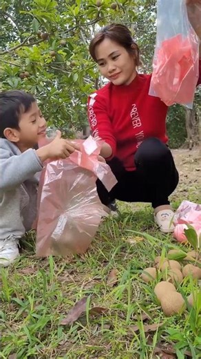 Simple Trick to Keep Plastic Bags Neat and Ready to Use