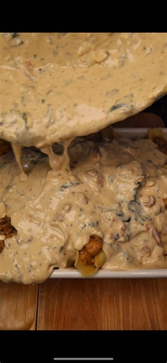 Stuffed Chicken & Shrimp Tuscan Shells 🐚 POV: you made the creamiest pasta ever 😮‍💨🧀🍝 These Stuffed Chicken & Shrimp Tuscan Shells are loaded with tender chicken, juicy shrimp, sun-dried tomatoes, spinach, and a rich garlic cream sauce — baked until bubbly and golden, with cheesy garlic bread on the side 🌊 Run, don’t walk. Save this recipe 👏🔥 Full written recipe is now live on Substack! 🫶🏽💕 Link in bio ⬆️