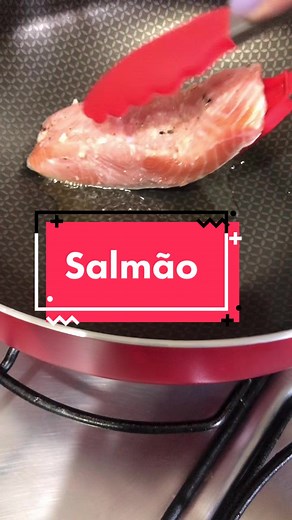 salmão cm arroz negro 🥂 #salmon #cooking #salmonrice #goviral #fy #fyp