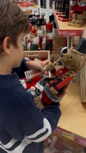 𝗦𝗮𝗻𝗱𝗿𝗮 𝗝𝘂𝗮𝗻 on Instagram: "Sois de los que amáis la navidad??? @centrakor.es es vuestra tienda!! Tienen absolutamente de toooodo y a precios de locura!! Pronto os enseño todo lo que nos llevamos!! . . . #navidad #centrakor #alfafar #valencia"