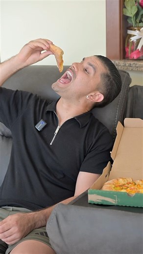 Pizza or Burger?! 🍕🍔.. Papa Johns Just Changed The Game!