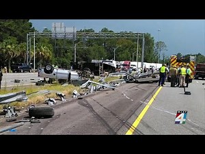 At least 2 dead, 12 hospitalized in crash on I-95 in Camden County