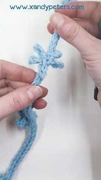 Knit Tips : Knit a 5 Petal Flower Bobble (vertical)