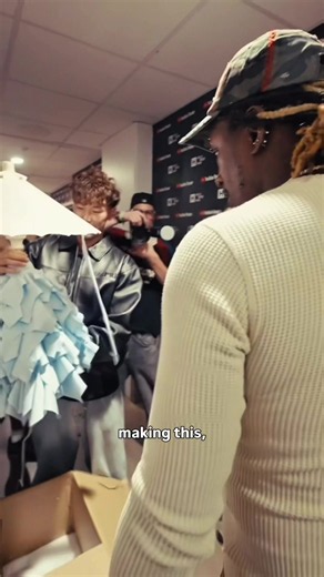 Gifting the Jeffery Lamp to Young Thug — LED Jeffery Lamp Idea
