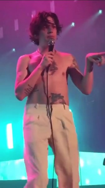 The 1975 Live Performance by Matty Healy