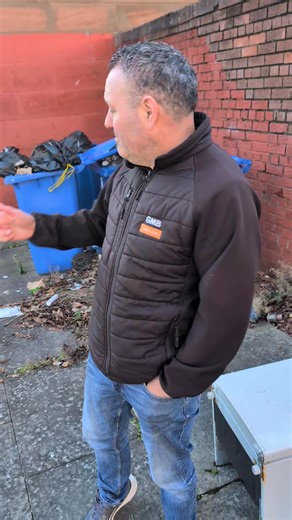 GMB Glasgow Branch 40 campaign trail continues.Last week, our focus was in the south of the city, and this week, we are in the west of Glasgow.We are continuing to demand a formal fly-tipping strategy from the City Council. We stand in solidarity with the dedicated street cleansing deep clean crews and neighbourhood teams who work tirelessly to maintain our streets. Their efforts are constant, but without a robust, long-term strategy, the battle against fly-tipping remains an ongoing and exhaust