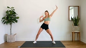 This "Dancer Arms" Workout Is 4 Minutes of Shoulder-Shaking Burn — All Set to a Rihanna Classic