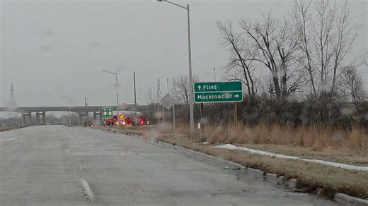 Zilwaukee Bridge currently multiple vehicles stuck on the bridge | Breaking News 989