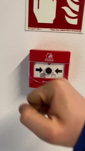 Coś musiało wlecieć jeszcze w tym roku xD #fire #firesecurity #sounder #testing #fyp #alarm #firealarm