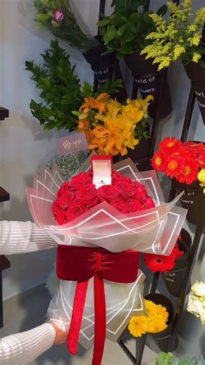 OSHIL CHOCOLATE on Instagram: "Love ❣️ is all about the details .. • Visit our branch Amman / North Abdoun – Baalbek Street - Opposite Peace Café •Contact number : 📲 0782324303 #oshilchocolate #flower #jordan #giftideas #valentinesday"