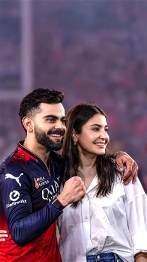 virat kohli ki patani anushka ne kha #viratkohli #cricket #viral #ipl#sports #youtubeshorts #rcb