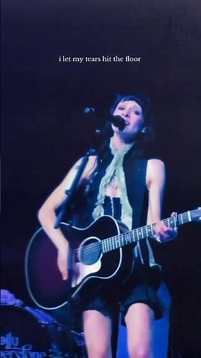 Holly Humberstone performing ‘White Noise’, live from Coachella weekend 2 💙