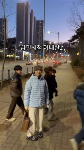 안채린 on Instagram: "키가 똑같아서 뒷모습만 보면 초딩... ㅋㅋㅋㅋㅋ아니... 키 차이가 비슷하다는거에 충격.... 애들이 되게 빨리 크는건지 내가 안큰건지..^^^ ㅋㅋㅋㅋㅋㅋㅋㅋ 아니 나 너무 친구같네여ㅠㅠㅋㅋㅋㅋㅋㅋㅋㅋㅋ"