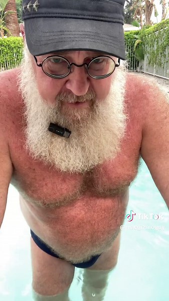 #speedobear #daddybear #speedo #mensswimwear #gaybear #speedomen #speedodad #bearinspeedo #speedos A large, hairy, bearded man is stuffed into a tiny Spandex Speedo swimwear brief in his triumphant return to the SpeedoBear lifestyle! 🩲🧸😎