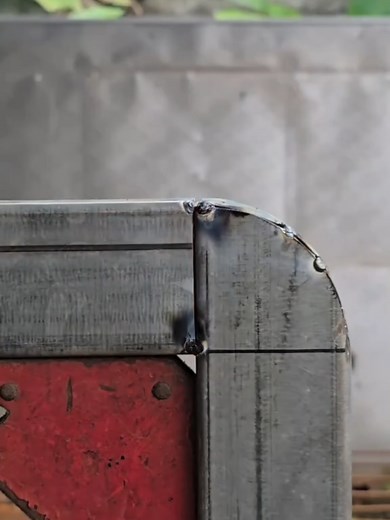 Tricks to Create a 90-Degree Curve in Metal Tubing