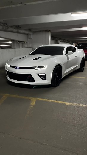 Increíble Camaro SS: Descubre el Sonido y Potencia del Chevy