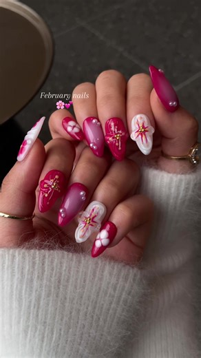 Spring break ready, and all you need are nails like these🤌🏻✨ #pressonnails #springnails #springbreak #flowernails #3dnailart