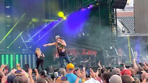 POISON Plays First Show In Four Years At 'The Stadium Tour' Kickoff (Video)