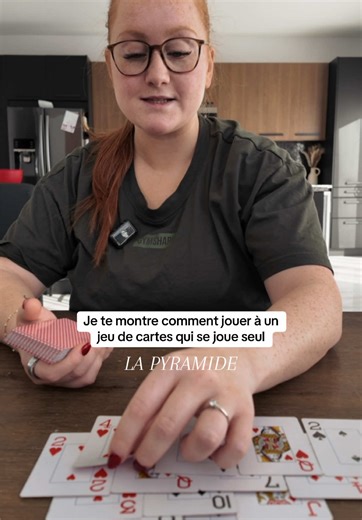 Découvrez le jeu de la pyramide : un défi solitaire!