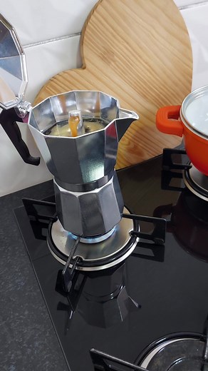 Como fazer café na cafeteira italiana: passo a passo