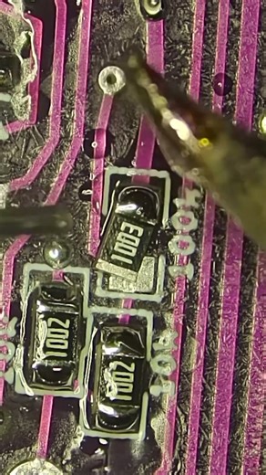 #soldering some #0805 #resistors on a #pcb while building a #eurorack module #surfacemount