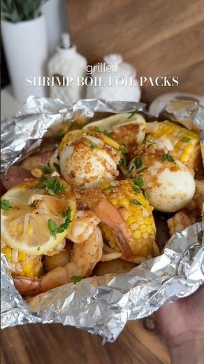 Shrimp Boil Foil Packs (grilled) #shrimpboil #shrimp #seafoodboil #shrimpboilpacks #grilling #dinner