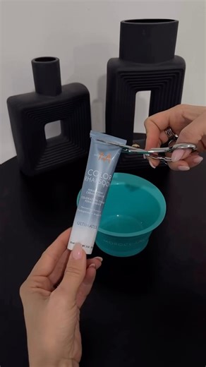 Officially the dumbest trend I tried! Hairstylists, please weigh in on this 🤷‍♀️ Yay or Nay?