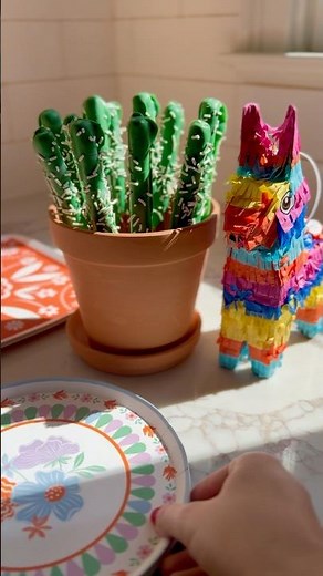 Edible cactus pretzel rods 🌵 easy cinco de mayo party snack in 10 minutes #cincodemayo #partyfood