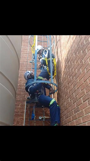 COURSE NAME: Install, Utilize, and Perform Basic Rescues from Fall Arrest Systems and Implement the Fall Protection Plan. COMMON DESIGNATION: Fall Arrest Technician or Fall Arrest and Basic Rescue Technician. UNIT STANDARD: 229995 NQF LEVEL: 02 CREDIT: 03 COURSE DURATION: 2.5 Days PURPOSE: This course is designed for individuals working at height, requiring the ability to utilise and inspect fall arrest systems, interpret a fall protection plan, and perform basic rescues. Secure your booking now