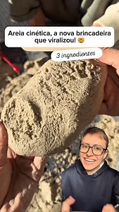 Areia Cinética Caseira com apenas 4 ingredientes! ⌛ Depois de muitos testes, aqui está minha receita super simples e rápida para criar areia cinética em casa! 🤩 O que é a areia cinética? É um material fascinante, entre a areia e a massinha de modelar. É maleável, leve e gostosa de manipular, perfeita para jogos sensoriais e construções. . Gostou? Já segue @truquesdoedu para ➕ conteúdo como esse! . Créditos: @promobebeecasa . . . . . #areiacinética #atividadesensorial #atividadeinfantil #brincad