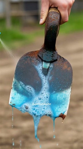 Rusty Old Steel Garden Hoe vs Spray — Satisfying Rust Removal! 💦