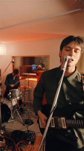 Stopped by @studioverville for a live session last time we were in Montreal. We played a few songs off of Surgery and Pleasure ~ here’s some of Beta Fish ~ full video up on YouTube and link in bio 👹 Thanks to @goodshowsmtl for producing this 🤝🎶 Videographer: Josh Pop @popvisualz Recording Mixing/Mastering: Lukas Glickman @studioverville Assistant Engineer: Nic Gaudreault @n_gaudr Produced by @goodshowsmtl | Vundabar