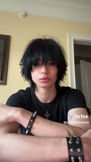 Emo & Alt Guys: Style & Trends
