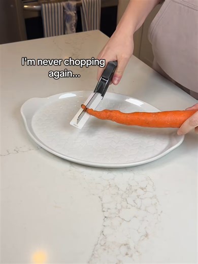 Revolutionary 2-in-1 Cutting Board Scissors Unveiled!