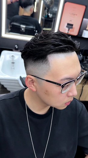 男生髮型介紹：37分後梳背頭手棒燙技術