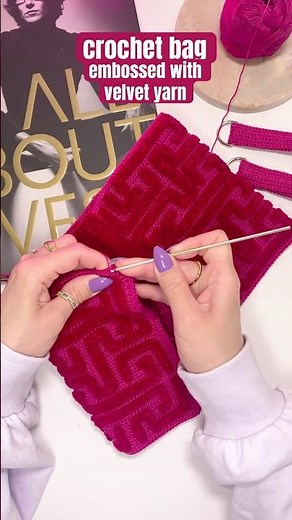 Crossbody crochet bag embossed with velvet yarn - chanel inspired chain handle #crochetbag #crochet