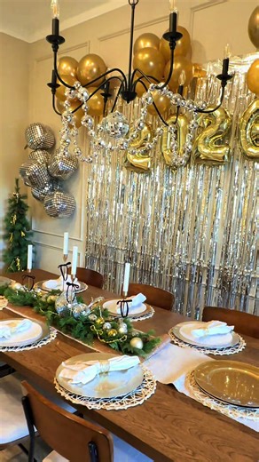 New Year’s Eve Party Decor Inspo 🎊 #nyedecor #nyeparty #newyears #newyearseve #homedecorideas
