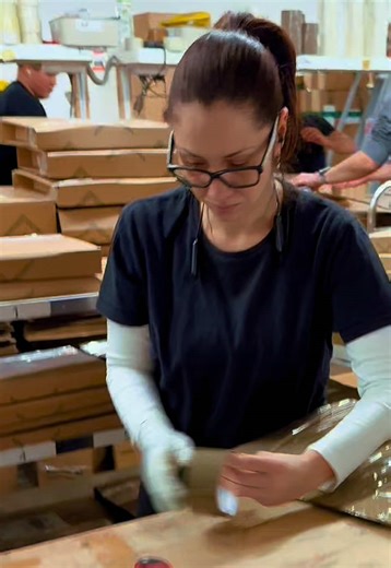 Monday morning in the warehouse. No coffee breaks — just full speed. 📦📚 Hands full of books, packages moving nonstop, and every order getting ready for its next chapter. Fast, focused, and packed with stories.🚀 #libristo #mondaymorning #bookaddict #warehouse